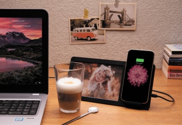 Logotrade werbemittel das Foto: 5W Wireless Charger mit Fotorahmen