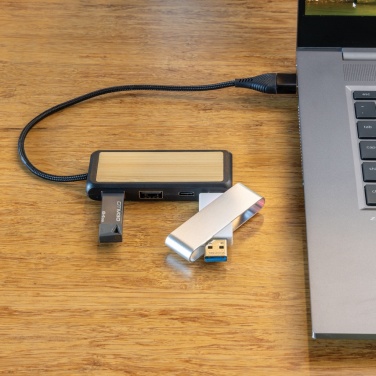 Logotrade werbemittel das Foto: Link Dual Input USB Hub aus RCS rec. Kunststoff und Bambus