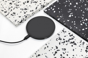 Logotrade Werbeartikel das Foto: 10W Wireless Charger aus RCS Standard recyceltem Kunststoff