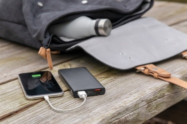 Logotrade Werbeartikel das Foto: 18W PD Powerbank mit 10.000 mAh aus Aluminium