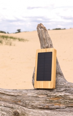 Logotrade Firmengeschenke das Foto: Sunwick 10.000mah Bambus Solar Powerbank