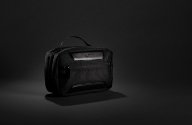 Logotrade werbemittel das Foto: Swiss Peak AWARE™ RPET Voyager Kosmetiktasche