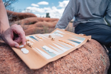 Logotrade Geschäftsgeschenke das Foto: Britton faltbares Backgammon und Damespiel Set aus Kork