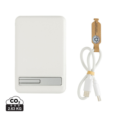 Logotrade Werbeartikel das Foto: Zen 5000mAh 5W magnetische Bambus-Powerbank aus RCS rPlastik