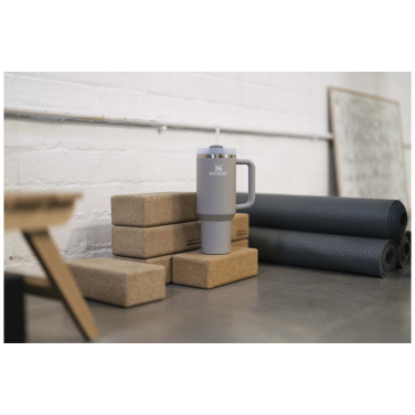 Logotrade Logogeschenke das Foto: Stanley 1200 ml Quencher H2.0 Thermobecher