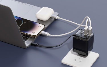 Logotrade Geschäftsgeschenke das Foto: Urban Vitamin Mendocino 65W GaN-Charger mit einziehb. Kabel