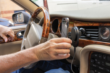 Logotrade werbemittel das Foto: PowerCruze magnetischer 15W Autohalter aus RCS rec. ABS