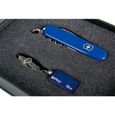 Logotrade corporate gifts photo of: Elegant giftset in blue colour  8GB	color blue