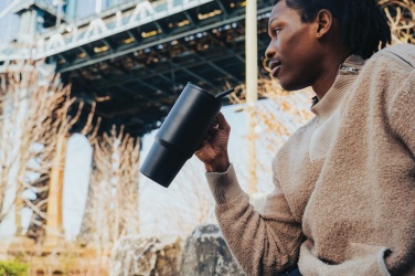 Logo trade reklaamkingituse pilt: Embrace deluxe roostevabast terasest termoskruus, 900 ml