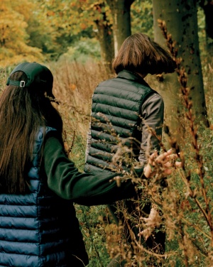 Logotrade ärikingi foto: Iqoniq Meru naiste taaskasutatud polüestrist vest