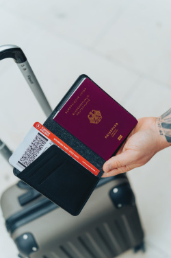 Logotrade meene foto: Trackmate passihoidja