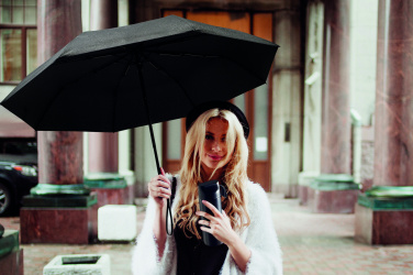 Logotrade firmakingi foto: HITHERE kinkekomplekt termospudeli ja vihmavarjuga