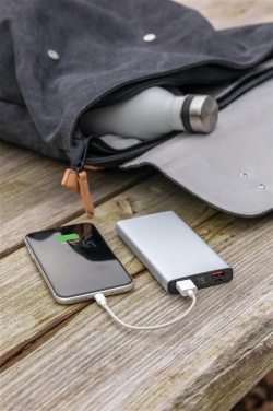 Logotrade mainoslahja ja liikelahja kuva: Meene: Aluminum 18W 10.000 mAh PD Powerbank, silver