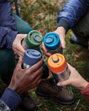 Logo trade mainoslahjat ja liikelahjat kuva: Musta+Blum-eristetty matkamuki ruostumatonta terästä