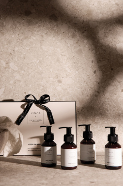 Logo trade mainostuote kuva: VINGA x TGL -vartalo- ja käsienhoitosetti