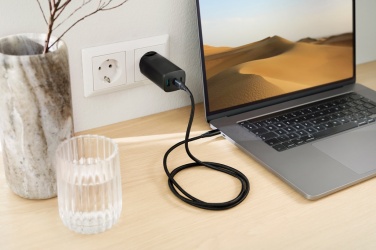 Logotrade dāvanas foto: Philips 65 W īpaši ātrs PD 3 portu USB sienas lādētājs