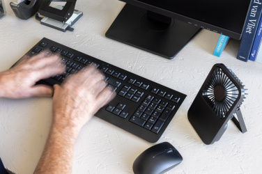 Logotrade ziemassvētku dāvanas foto: Aervina RCS pārstrādātas plastmasas uzlādējams galda ventilators