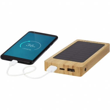 Logotrade reklamprodukter bild: Alata 8 000 mAh soldriven powerbank av bambu