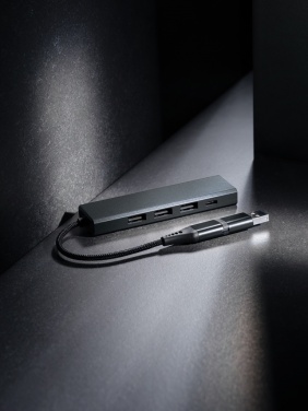 Logotrade kampanjprodukter bild: Terra hub med 3 USB portar i RCS återvunnen aluminium