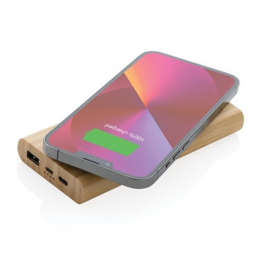 Logotrade kampanjprodukter bild: 8.000 mAh, 5W trådlös powerbank i bambu