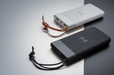 Logotrade profilprodukter bild: Aria 8.000 mAh 5W powerbank med trådlös laddning