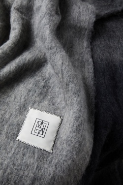 Logotrade reklamprodukter bild: Vinga Saletto wool blend pläd