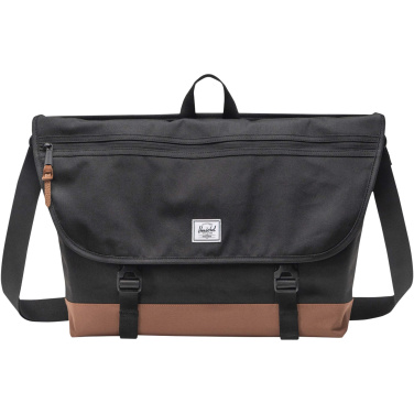 Logotrade kampanjprodukter bild: Herschel Cove messenger av återvunnet material 22,5L