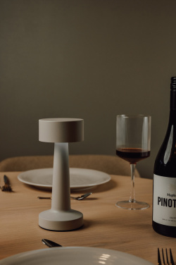 Logotrade kampanjprodukter bild: VINGA Maris RCS återvunnen plast bordslampa