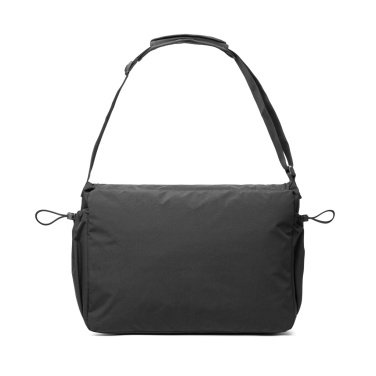 Logotrade reklamprodukter bild: KENTO URBAN RCS återvunnen nylon 15.6" Axelväska