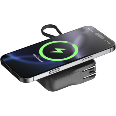 Logotrade kampanjprodukter bild: Xtorm TravelPro 30 W 3-i-1-reseladdare på 10 000 mAh