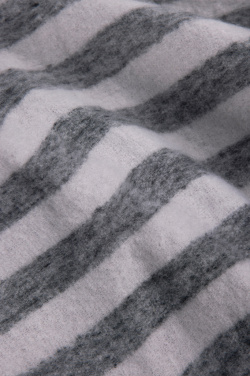 Logotrade kampanjprodukter bild: VINGA Lioro GRS wool blend pläd